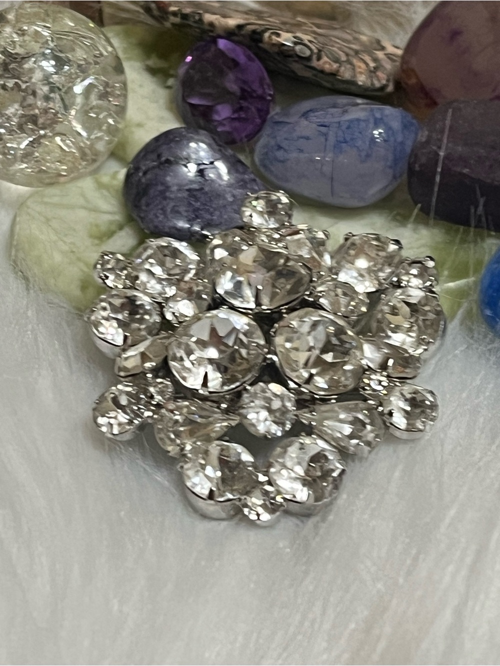 Weiss Rhinestone Brooch - Picture 2 of 9